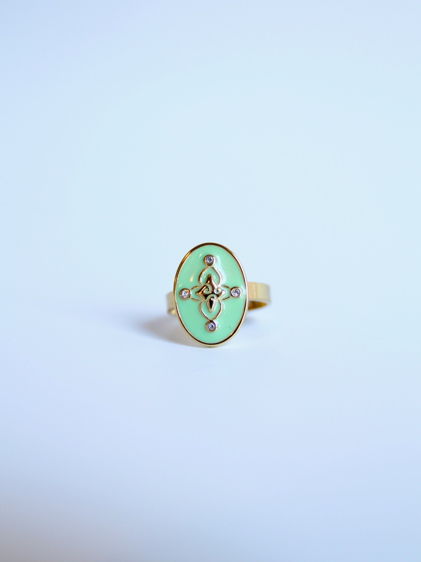 Anillo oval circonitas