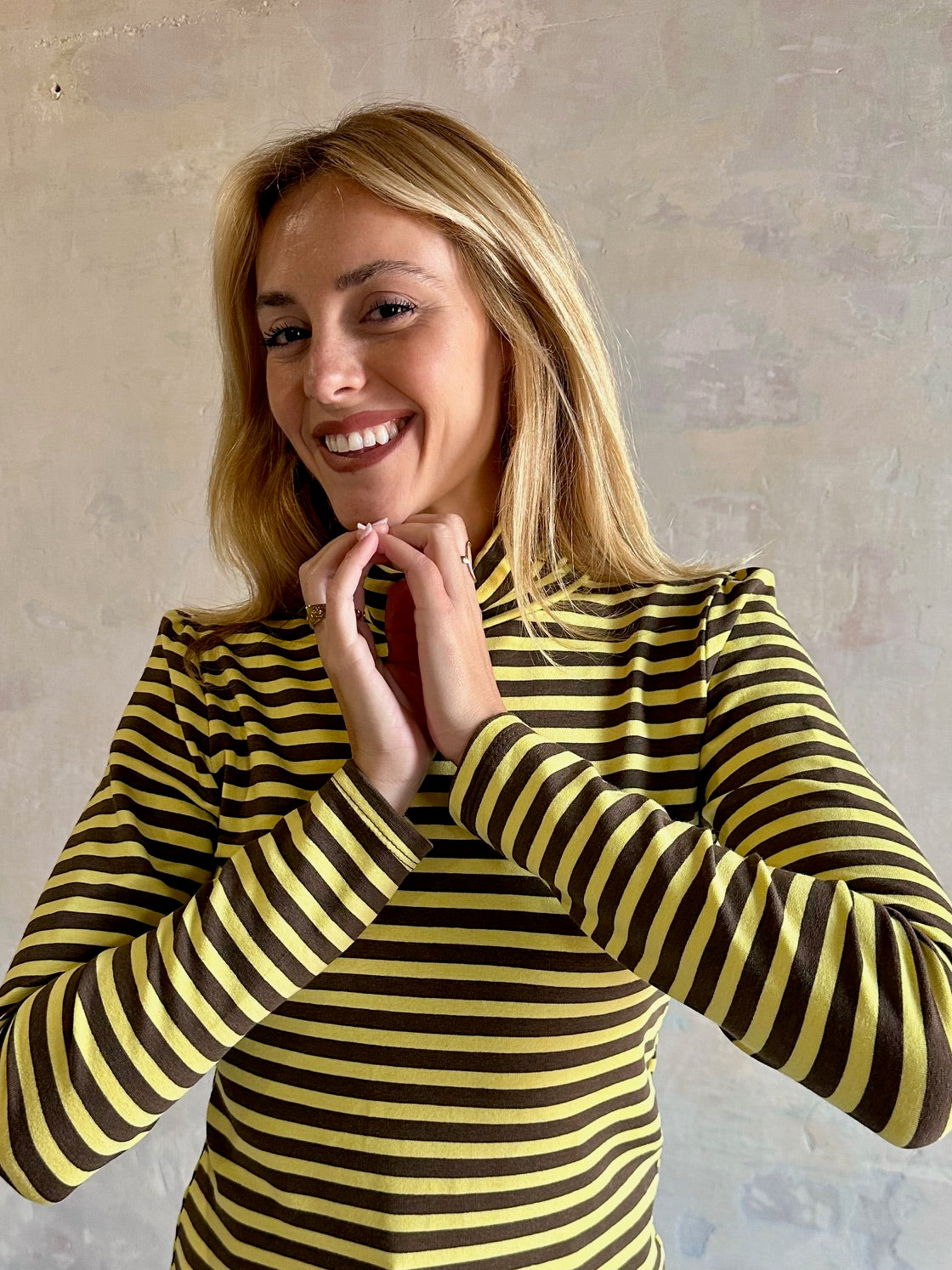 Camiseta rayas cuello alto