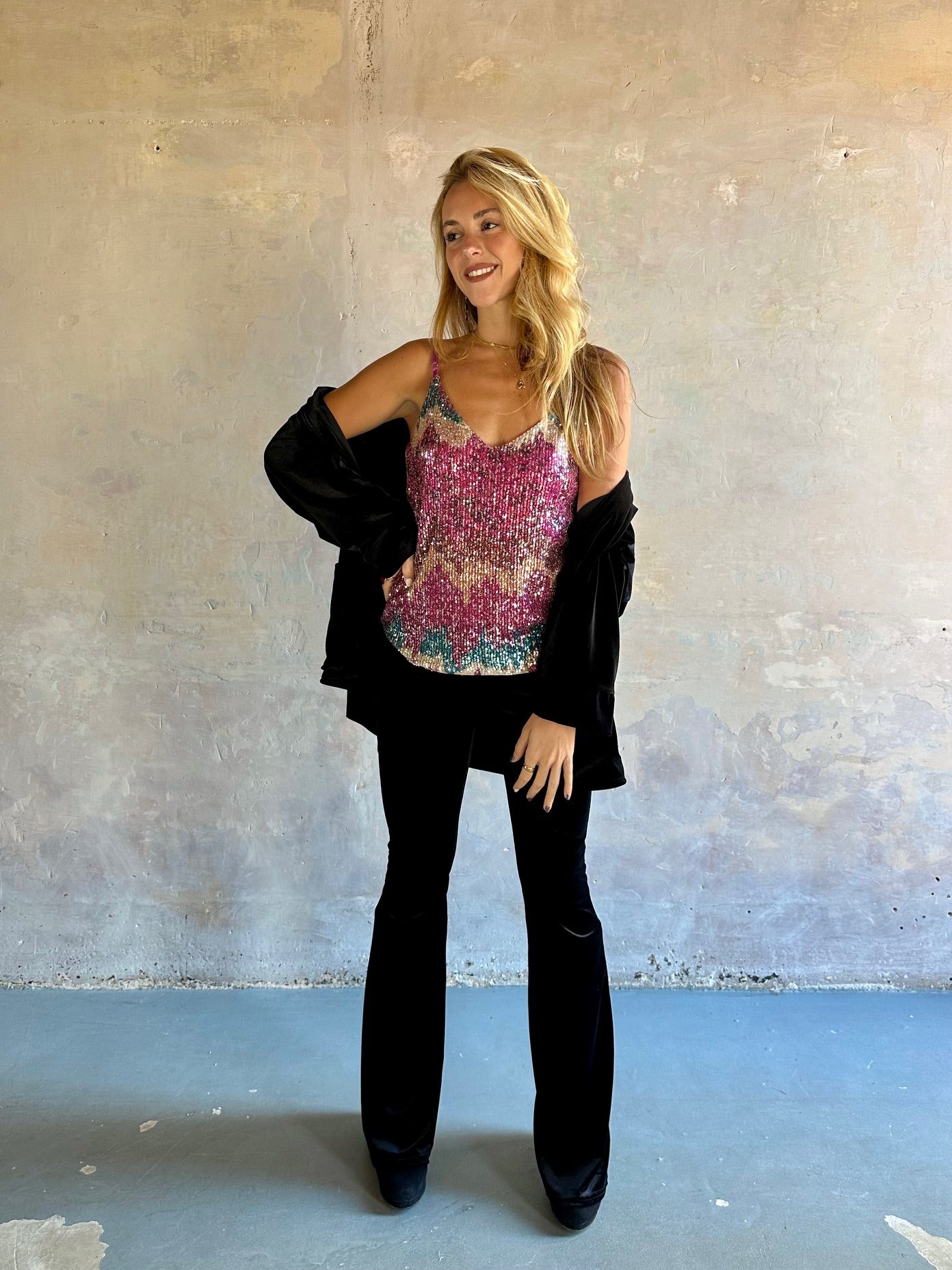 Top de lantejoulas coloridas