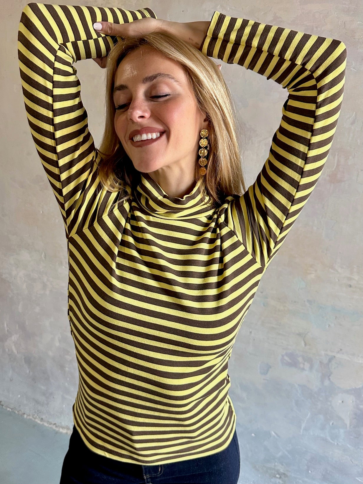 Camiseta rayas cuello alto