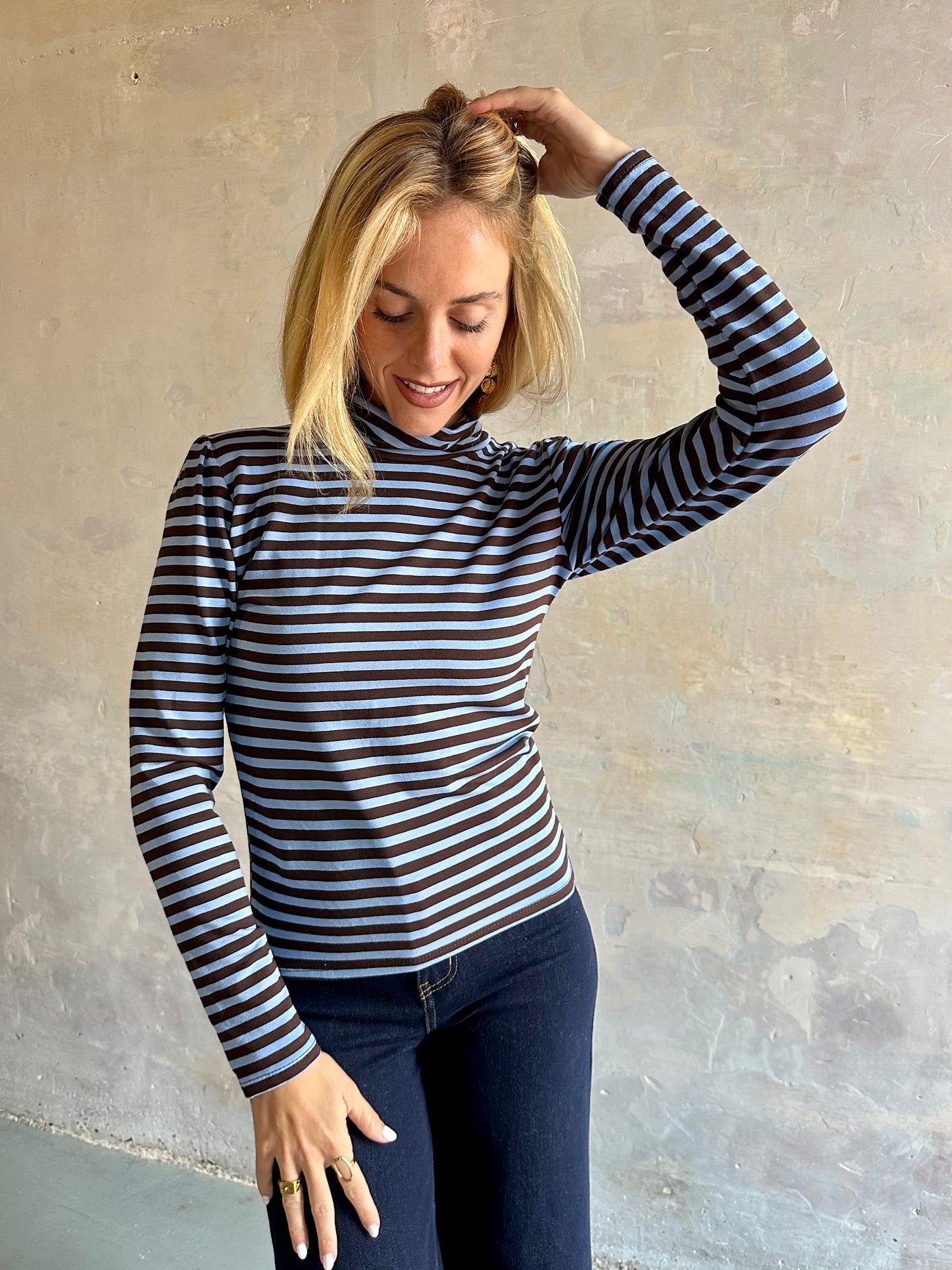 Camiseta rayas cuello alto