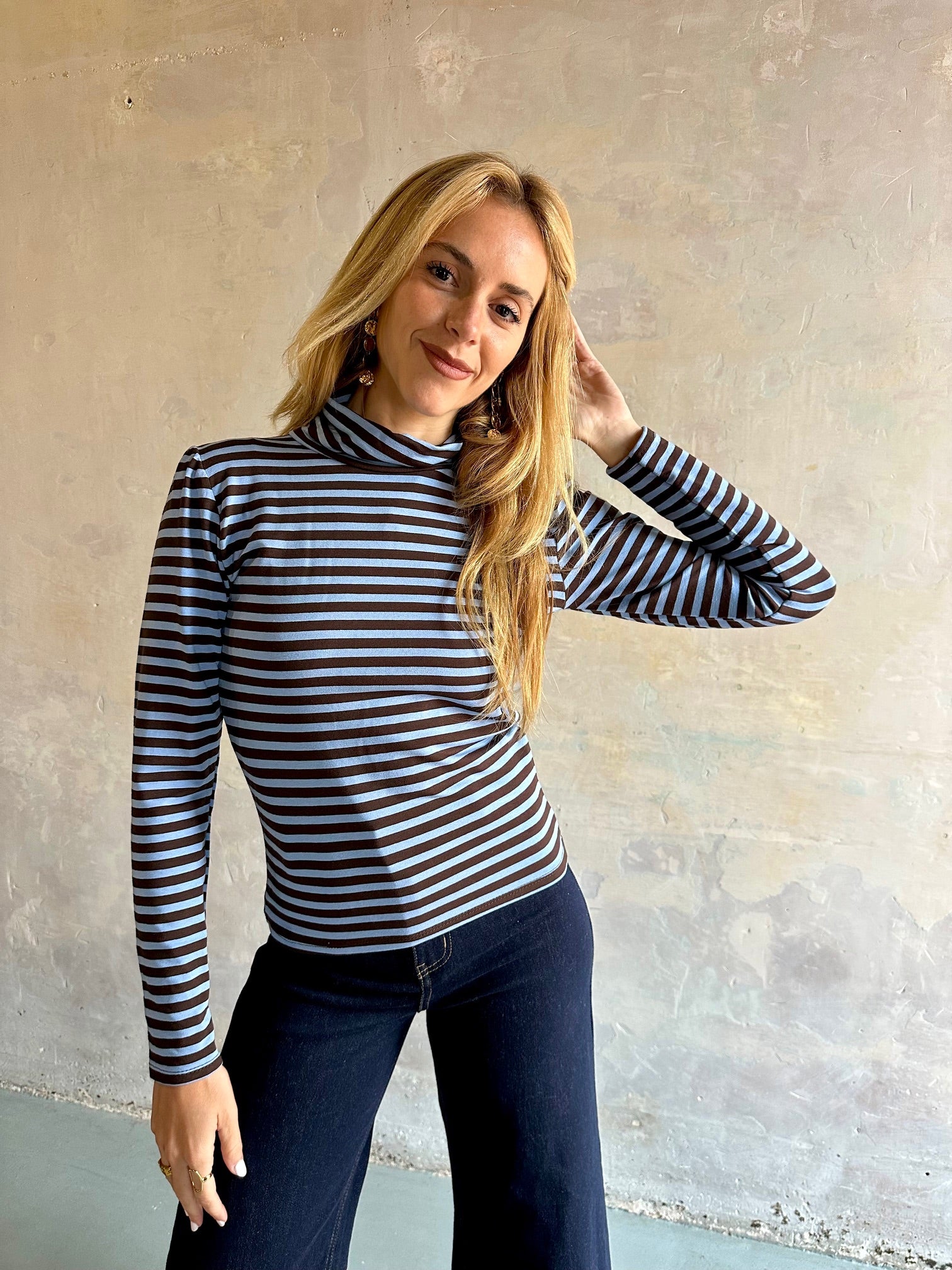 Camiseta rayas cuello alto