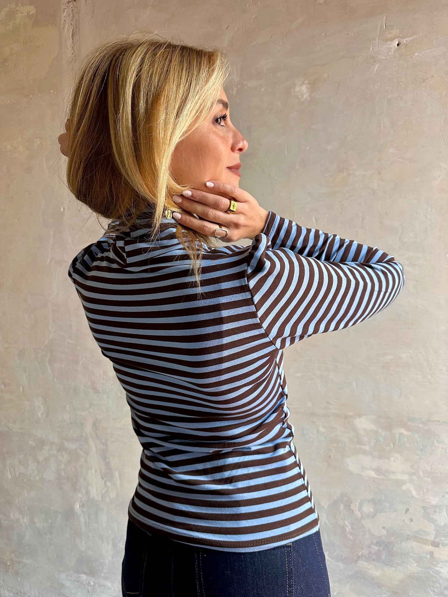 Camiseta rayas cuello alto