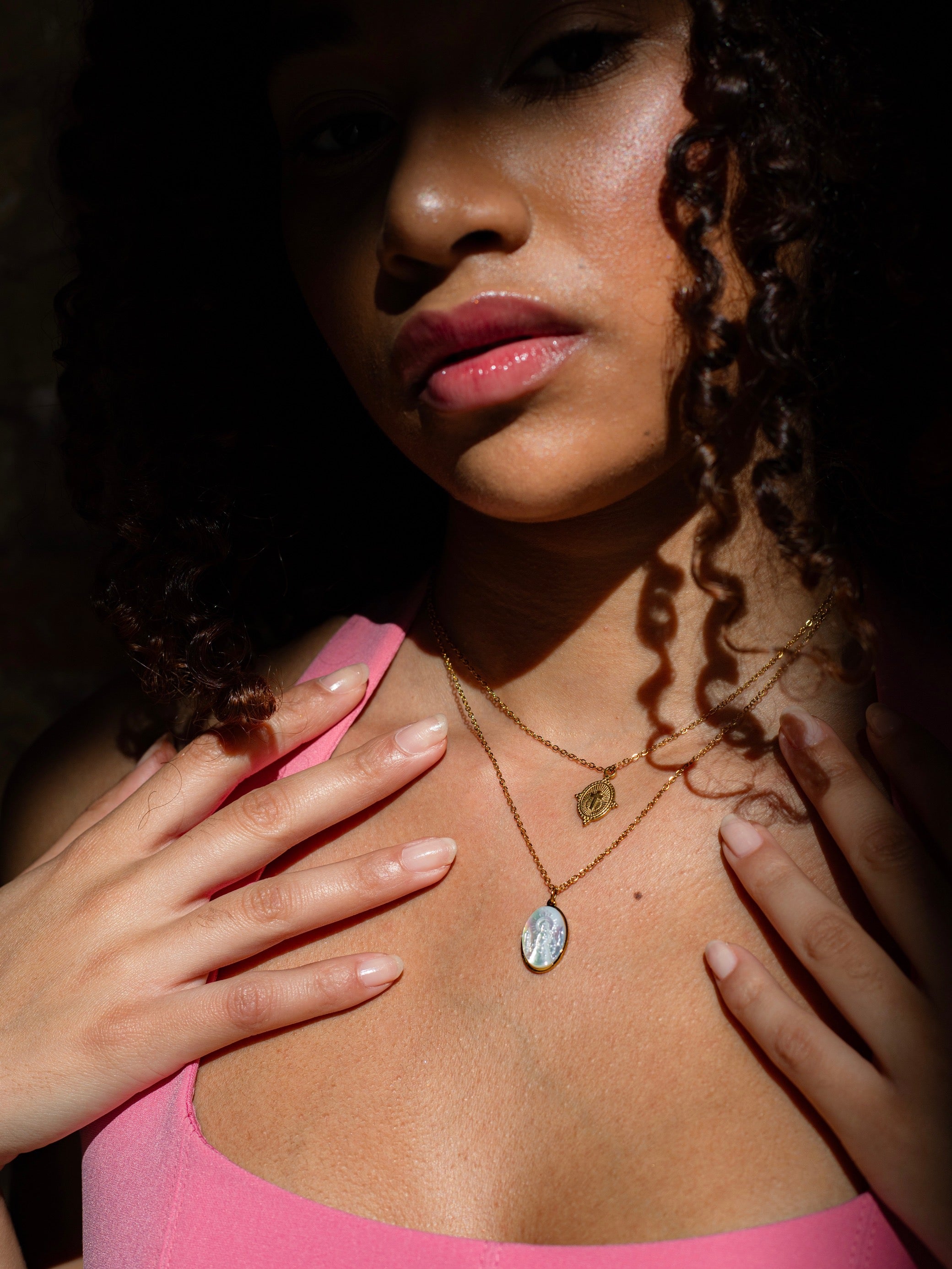 Collar medallón cruz