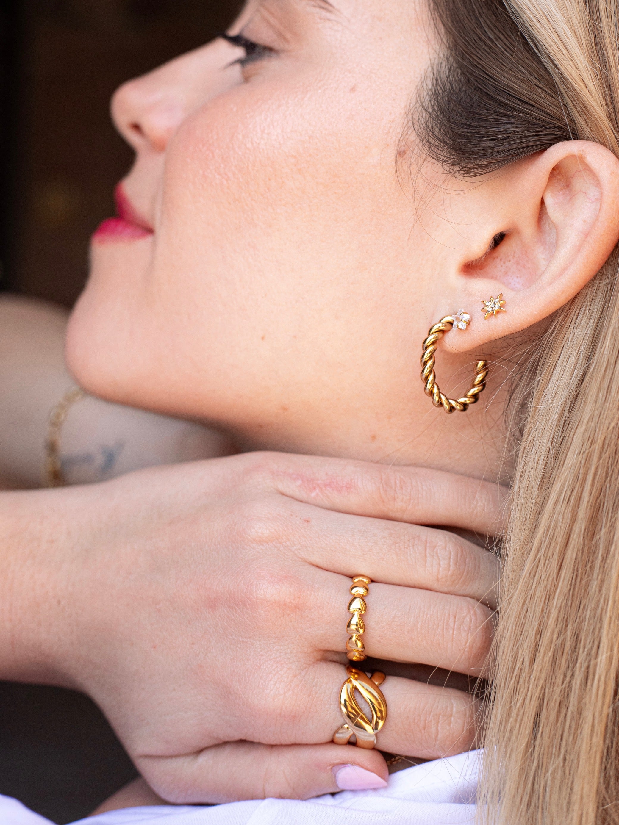 Brincos de argola trançados