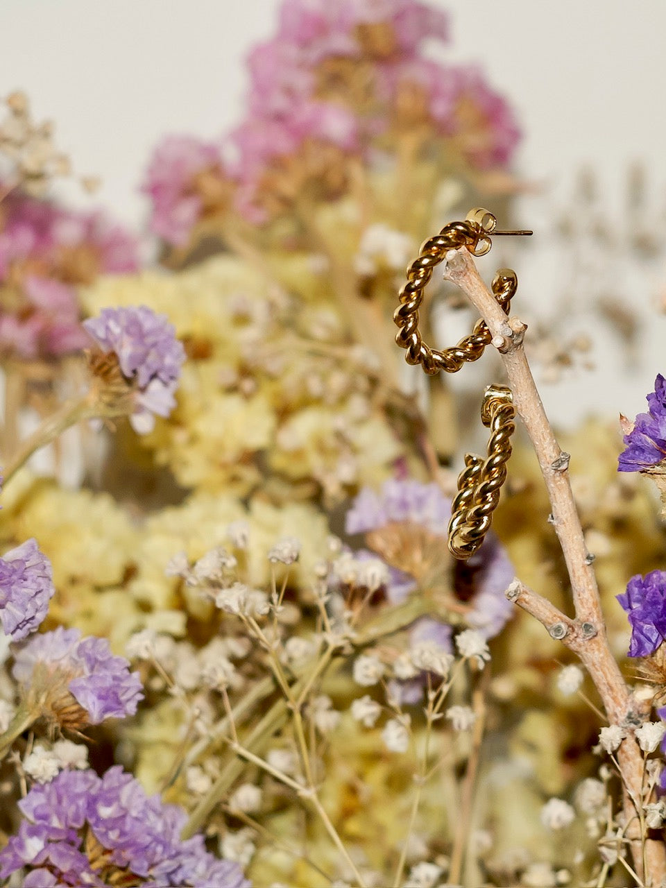 Brincos de argola trançados